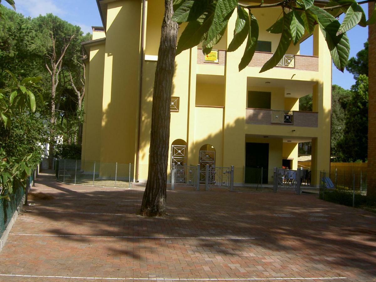 Le Terrazze Apartments Lido di Spina Eksteriør billede