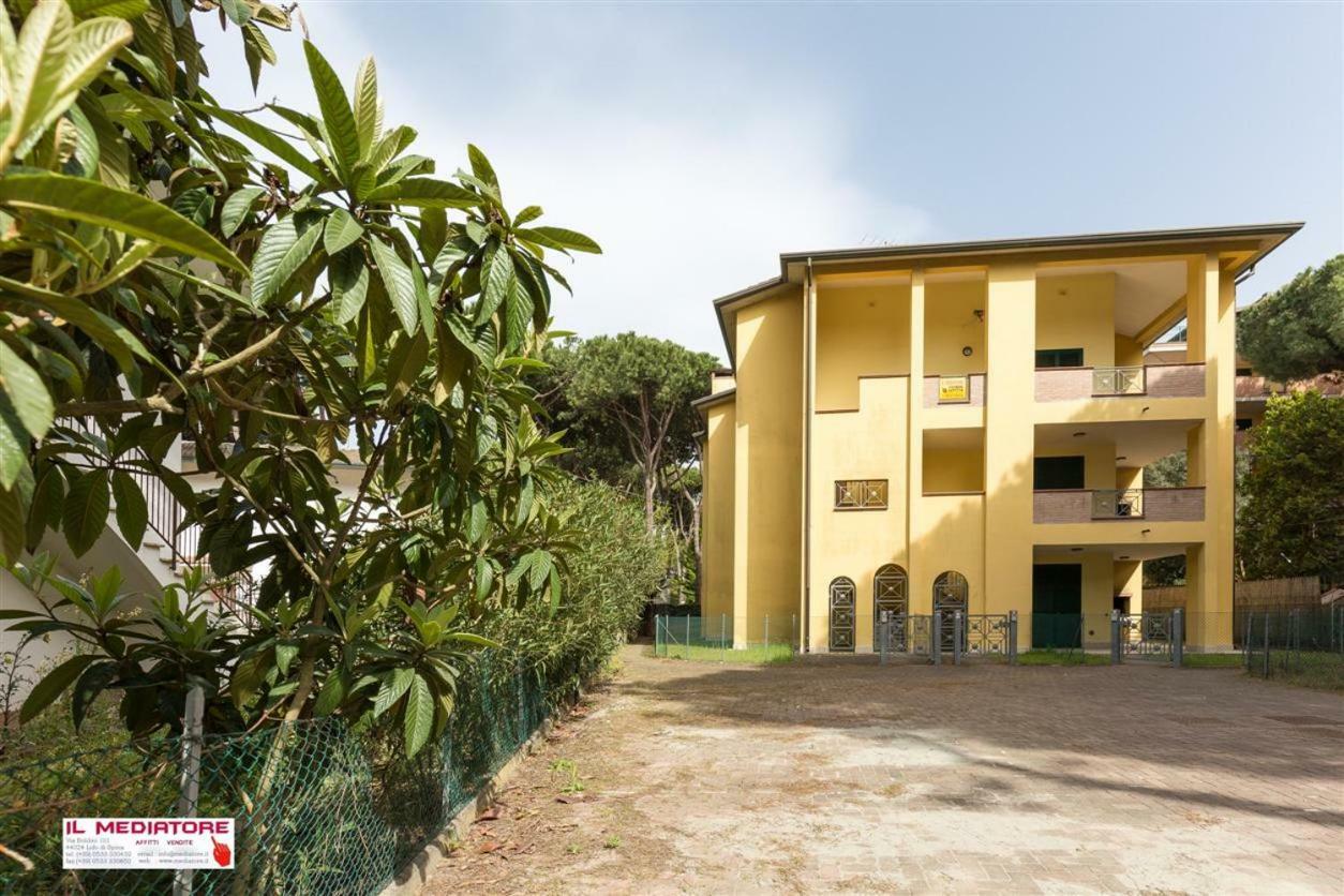 Le Terrazze Apartments Lido di Spina Eksteriør billede