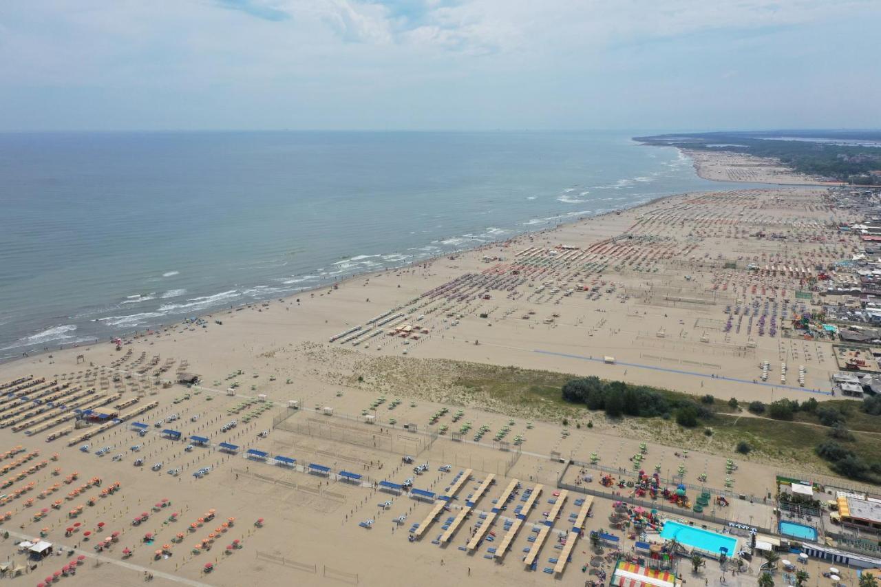 Le Terrazze Apartments Lido di Spina Eksteriør billede